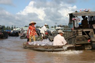 Saliling in the floating market