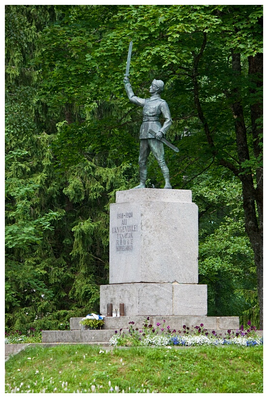 Rouge Monument