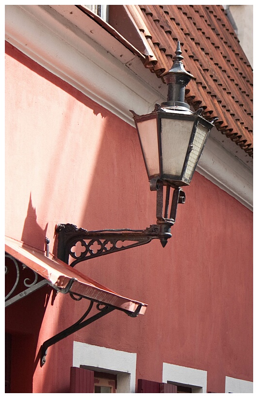 Streetlamp over Maroon