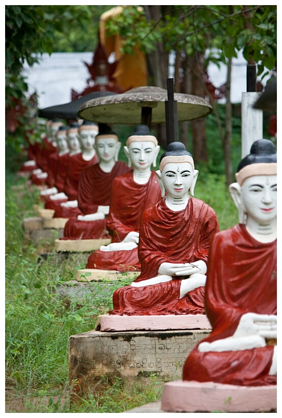 Aligned Buddhas