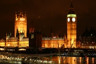 Vista nocturna del Parlamento