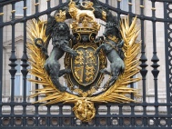 Escudo en Buckingham Palace