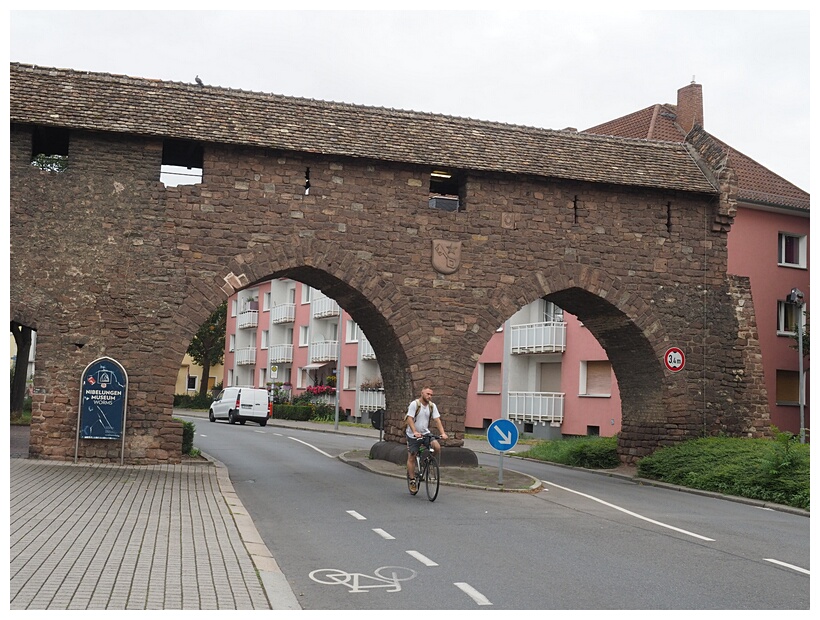 Herzogenstrae Archway