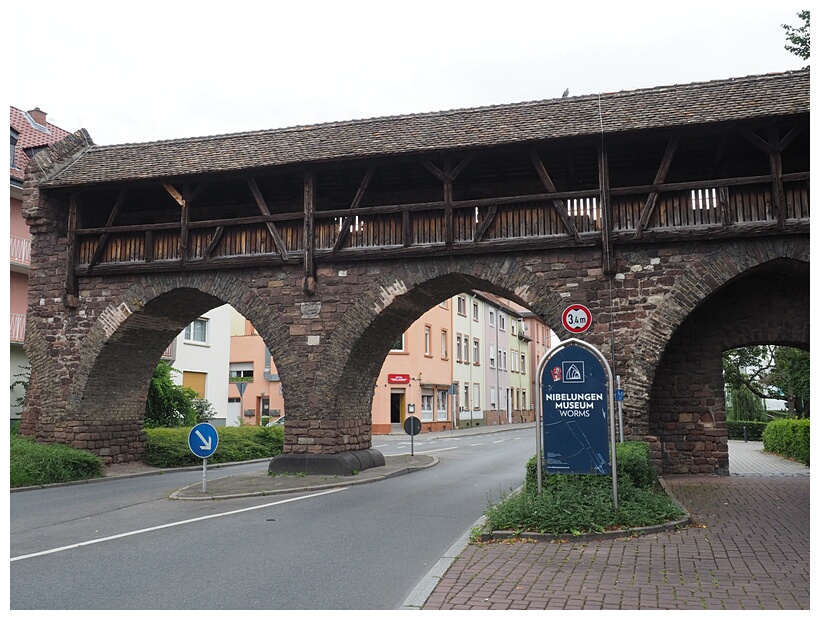 Herzogenstrae Archway