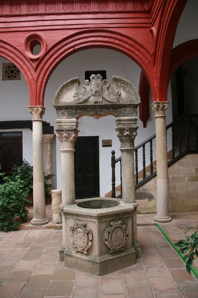 Patio y Pozo