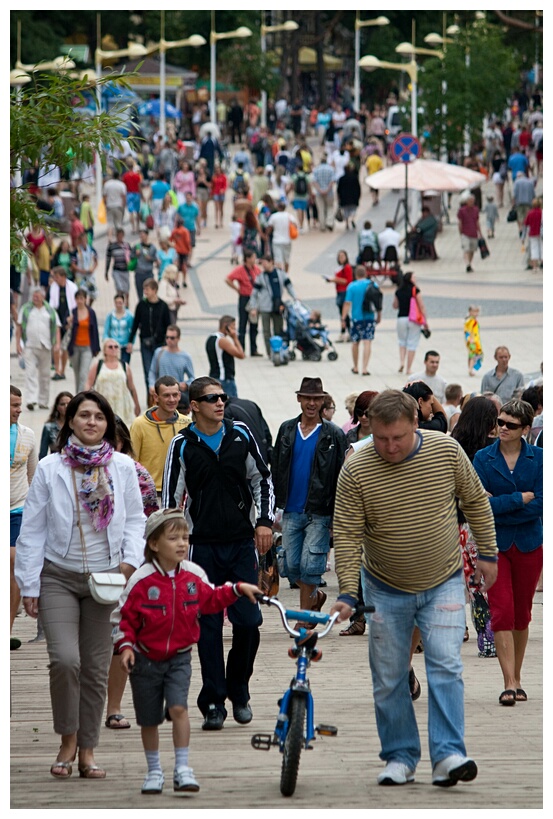 Crowded Avenue