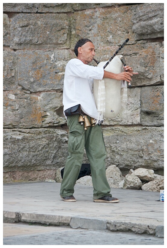 Bagpiper