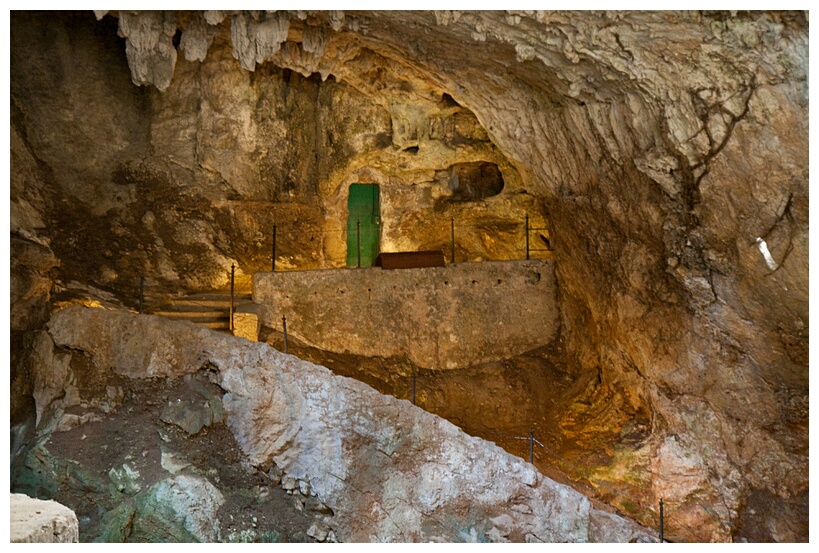 Cueva del Castillo