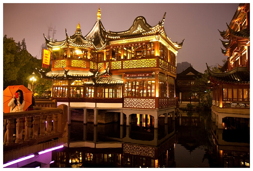 Yu Gardens Bazaar at Night