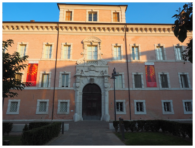 Palazzo Rasponi dalle Teste