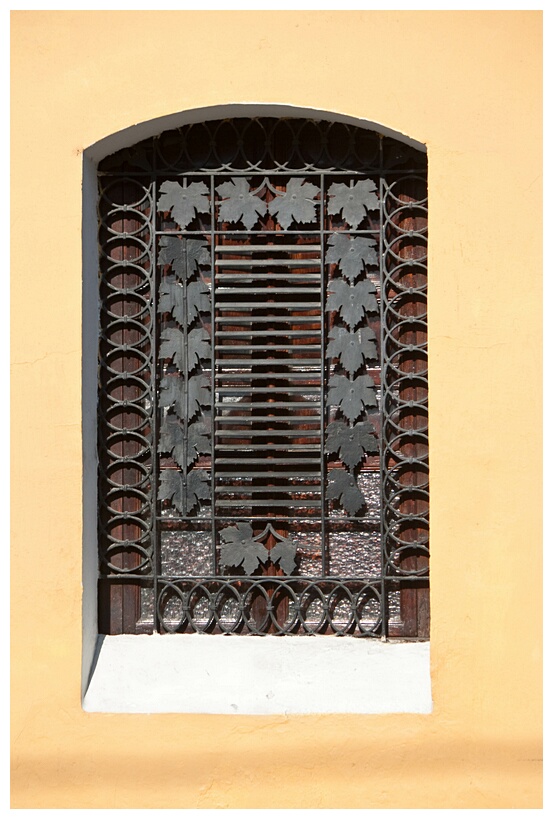 Ventana Colonial