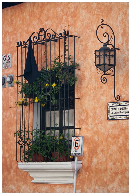 Ventana Colonial