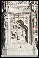 Pedestal del Monumento a Coln