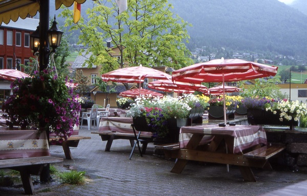 Tables at Loen