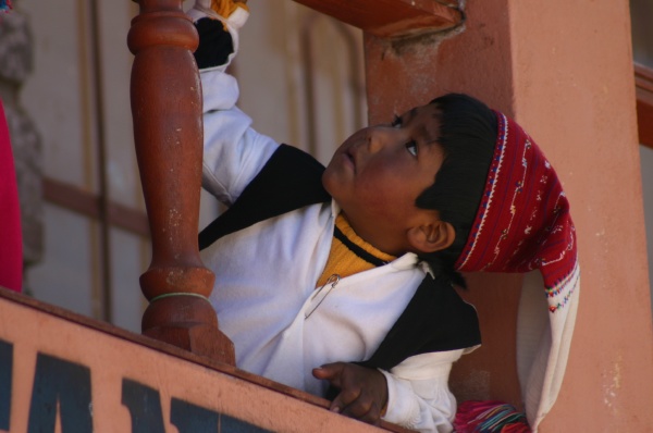 Jugando en el balcon