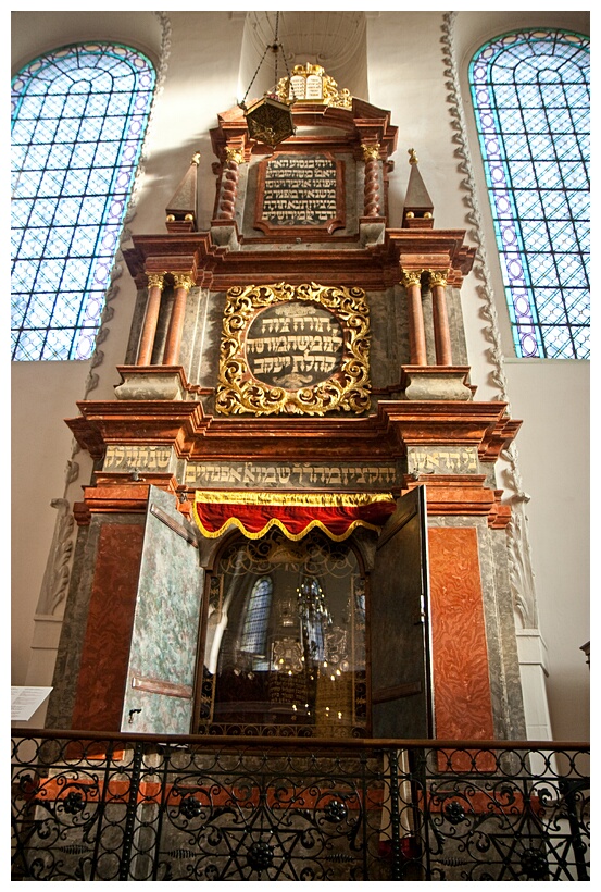 Klausen Synagogue