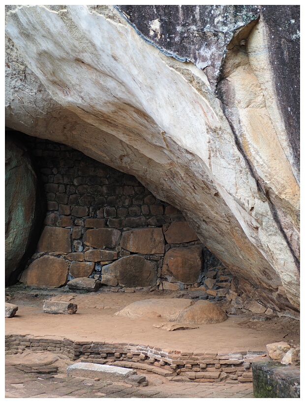 Deraniyagala Cave