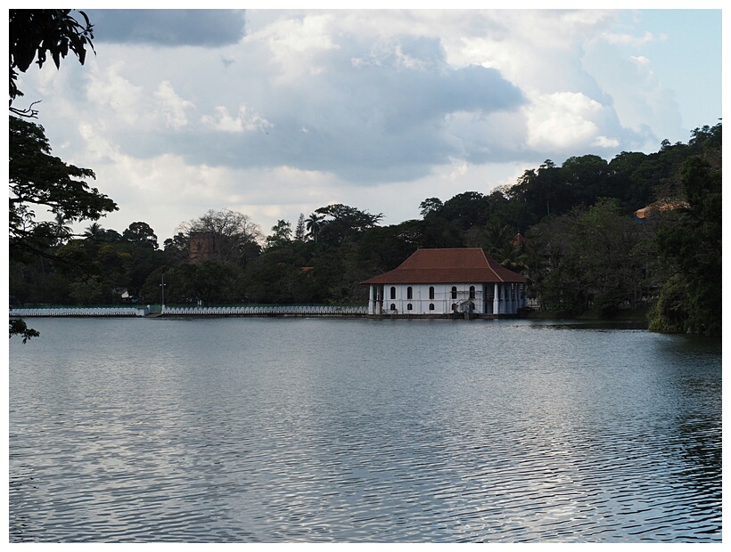 Kandy Lake