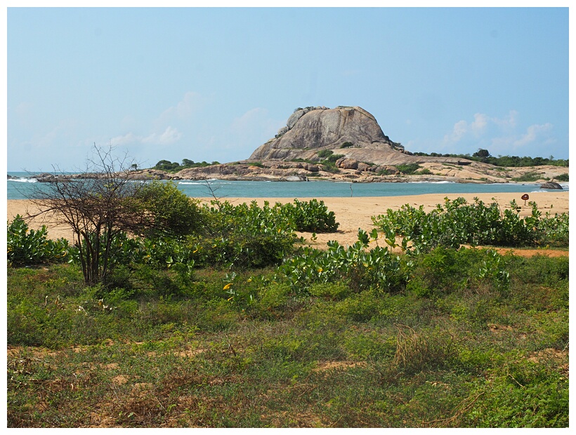 Patanangala Rock and Beach