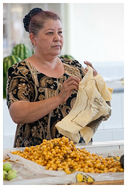 Buying Yellow Cherries