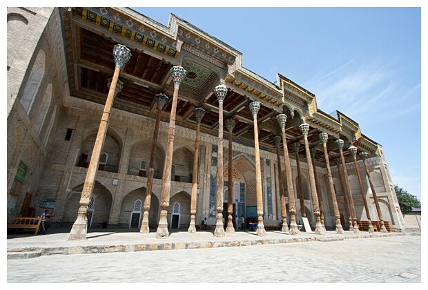 Bolo-Hauz Mosque